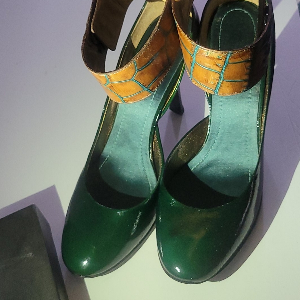 Studio 9 Ankle Strap shoes with box